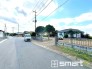 ～十分な広さのある前面道路～
・前面道路が広いので、余計なストレスがかかりません。
・広大な庭は色々な事に利用出来ます。