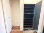～ちょっとした空間も有効活用～
・廊下も無駄にせずしっかりと収納をご用意。ちょっとしたスペースも無駄にしません。
・掃除機など意外と置場に困る物もしっかりと収納可能です。
