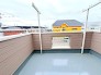 ～ワイドバルコニーを採用～
・バルコニーはワイドタイプなので、洗濯物を沢山干す事が可能です。
・テラス屋根などのオプションもお気軽にご相談くださいませ。
