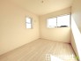 ～２面採光の明るいお部屋～
・洋室は２面採光とする事で穏やかな陽の入る明るい空間となっております。
・くつろぎのプライベート時間を明るい空間で穏やかにお過ごしいただけます。
