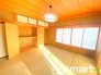 ～収納豊富な和室～
・居室に備え付けの収納をご用意。タンスなどを置く場合と比べ出っ張らないので部屋の中を有効のご活用いただけます。
・収納の広さなどぜひ現地でご確認くださいませ。
