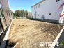 ～お庭もある余裕の敷地～
・広々した敷地にはお庭もご用意。お庭があるだけで余裕を感じますね。
・防草シートや人工芝の敷設などのオプションもお気軽にご相談くださいませ。
