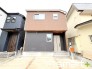 ～モダンな印象の外観～
・木目調の外壁アクセントは幅広いテイストにマッチし、住まいに温かみを与えてくれる人気のデザイン。
・見た目に重厚感が生まれ、高級感のある仕様となっております。