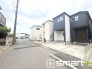 ～閑静な住宅街の立地～
・周辺は閑静な住宅街となっておりますので、静かな暮らしをご実現いただけます。
・前面道路の交通量も多くないので、小さなお子様がいるご家庭でもご安心ですね。
