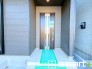 ～デザイン性に優れた玄関～
・モダンなデザインの玄関ドアを採用する事でお住まいの「顔」の印象が大きく変わります。
・毎日帰宅した際に嬉しくなる仕様です。