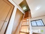 ～小屋裏収納のあるお住まい～
・本来デッドスペースとなる小屋裏も無駄にせず収納をご用意。
・普段使わない物や、取っておきたい箱や段ボールなどの置場としてご活用いただけます。
