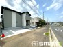 ～閑静な住宅街の立地～
・周辺は閑静な住宅街となっておりますので、静かな暮らしをご実現いただけます。
・前面道路の交通量も多くないので、小さなお子様がいるご家庭でもご安心ですね。
