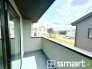 ～屋根付きのバルコニー～
・バルコニーは屋根付きなので急な雨でも安心です。
・奥行きもあるので洗濯物が干しやすいのも嬉しいポイントですね。
