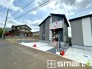 ～閑静な住宅街の立地～
・周辺は閑静な住宅街となっておりますので、静かな暮らしをご実現いただけます。
・前面道路の交通量も多くないので、小さなお子様がいるご家庭でもご安心ですね。
