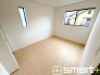 ～２面採光の明るいお部屋～
・洋室は２面採光とする事で穏やかな陽の入る明るい空間となっております。
・くつろぎのプライベート時間を明るい空間で穏やかにお過ごしいただけます。
