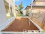 ～お庭もある余裕の敷地～
・広々した敷地にはお庭もご用意。お庭があるだけで余裕を感じますね。
・防草シートや人工芝の敷設などのオプションもお気軽にご相談くださいませ。
