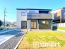 ～広々したお庭のある邸宅～
・余裕の敷地には広いお庭もご用意。
・ガーデニングや安らぎの空間として、倉庫を置いたりと様々な活用が可能です。
・人工芝の敷設などもお気軽にご相談くださいませ。