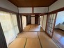 ～「和みの部屋」和室をご用意～
・ゴロンと寝転がったり、お子様のいるご家庭ではお子様を寝かしつけたり、などご活用いただける和室をご用意。
・やはり畳の香りは心が落ち着きますね。
