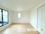 ～２面採光の明るいお部屋～
・洋室は２面採光とする事で穏やかな陽の入る明るい空間となっております。
・くつろぎのプライベート時間を明るい空間で穏やかにお過ごしいただけます。(1号棟)
