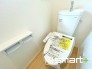 ～やはり便利なタンク式トイレ～
・最近はタンクレストイレもございますが、タンク式の場合は停電時もお水を流すことが可能。
・故障時なども比較的費用が安くなるなど、メリットが多くなります。
