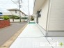 ～駐車場は２台分ご用意～
・駐車場は２台分ございますので、車通勤の方や複数台お持ちの方にもお勧めのお住まいです。
・カーポートなどのオプションもお気軽にご相談くださいませ。
