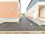 ～ゆとりあるカースペース～
・セカンドカーや来客時にも困らないカースペース２台分。物置や駐輪スペースなどにも利用できますね。
・カーポートなどのオプションもお気軽にご相談くださいませ。
