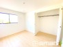 ～２面採光の明るいお部屋～
・洋室は２面採光とする事で穏やかな陽の入る明るい空間となっております。
・くつろぎのプライベート時間を明るい空間で穏やかにお過ごしいただけます。
