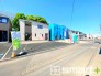～閑静な住宅街の立地～
・周辺は閑静な住宅街となっておりますので、静かな暮らしをご実現いただけます。
・前面道路の交通量も多くないので、小さなお子様がいるご家庭でもご安心ですね。
