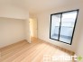 ～２面採光の明るいお部屋～
・洋室は２面採光とする事で穏やかな陽の入る明るい空間となっております。
・くつろぎのプライベート時間を明るい空間で穏やかにお過ごしいただけます。
(６-２号棟)

