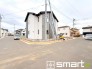 ～開放感ある角地のお住まい～
・２方向が空く事で開放感のある角地に位置しております。
・窮屈な感じが無く、ゆったりと暮らせるこの魅力をぜひ現地でご体感くださいませ。
