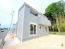 ～お庭もある余裕の敷地～
・広々した敷地にはお庭もご用意。お庭があるだけで余裕を感じますね。
・防草シートや人工芝の敷設などのオプションもお気軽にご相談くださいませ。
