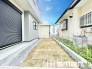 ～お庭もある余裕の敷地～
・広々した敷地にはお庭もご用意。お庭があるだけで余裕を感じますね。
・防草シートや人工芝の敷設などのオプションもお気軽にご相談くださいませ。
