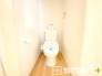 ～やはり便利なタンク式トイレ～
・最近はタンクレストイレもございますが、タンク式の場合は停電時もお水を流すことが可能。
・故障時なども比較的費用が安くなるなど、メリットが多くなります。
