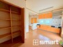 ～リビングを有効活用～
・キッチンは対面式ではなく壁側にございますので、お部屋の中の空間を有効活用できます。
・現地ではぜひ家具の配置などもイメージしながらご見学くださいませ。

