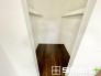 ～憧れのウォークインクローゼット～
・居室にウォークインを設ける事で季節ものや趣味の用具などもスッキリと収納可能です。
・ぜひ現地でその便利さをご体感くださいませ。(１号棟)
