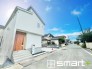 ～閑静な住宅街の立地～
・周辺は閑静な住宅街となっておりますので、静かな暮らしをご実現いただけます。
・前面道路の交通量も多くないので、小さなお子様がいるご家庭でもご安心ですね。
