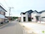 ～閑静な住宅街の立地～
・周辺は閑静な住宅街となっておりますので、静かな暮らしをご実現いただけます。
・前面道路の交通量も多くないので、小さなお子様がいるご家庭でもご安心ですね。(１号棟)
