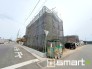 ～十分な広さのある前面道路～
・前面道路は６ｍ以上ございますので、お車でのすれ違いも楽々で余計なストレスがかかりません。
・日々お車での移動が多い方には大切なポイントですね。