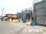 ～閑静な住宅街の立地～
・周辺は閑静な住宅街となっておりますので、静かな暮らしをご実現いただけます。
・前面道路の交通量も多くないので、小さなお子様がいるご家庭でもご安心ですね。
