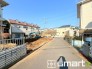 ～閑静な住宅街の立地～
・周辺は閑静な住宅街となっておりますので、静かな暮らしをご実現いただけます。
・前面道路の交通量も多くないので、小さなお子様がいるご家庭でもご安心ですね。
