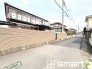 ～十分な広さのある前面道路～
・前面道路は約４ｍございますので、お車でのすれ違いも可能で余計なストレスがかかりません。
・日々お車での移動が多い方には大切なポイントですね。
