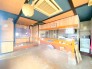 ～広い客室空間とカウンター席が魅力の居抜き店舗～
・団体利用からお一人様まで対応でき、幅広い客層を取り込めるレイアウトです。
・シーンに応じた柔軟な営業ができます。

