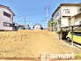 ～閑静な住宅街の立地～
・周辺は閑静な住宅街となっておりますので、静かな暮らしをご実現いただけます。
・前面道路の交通量も多くないので、小さなお子様がいるご家庭でもご安心ですね。
