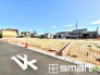 ～十分な広さのある前面道路～
・前面道路は約5.2ｍございますので、お車でのすれ違いも楽々で余計なストレスがかかりません。
・日々お車での移動が多い方には大切なポイントですね。
(１号地)