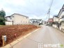 ～閑静な住宅街の立地～
・周辺は閑静な住宅街となっておりますので、静かな暮らしをご実現いただけます。
・前面道路の交通量も多くないので、小さなお子様がいるご家庭でもご安心ですね。
