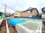 1号棟 ～ベタ基礎でしっかりとした土台～
・コンクリートの中に鉄筋を配し強度を高めた「ベタ基礎」を採用。
・しっかりとした土台を造ったうえで、その上に建物が築造されていきます。
