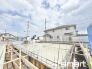 ～ベタ基礎でしっかりとした土台～
・コンクリートの中に鉄筋を配し強度を高めた「ベタ基礎」を採用。
・しっかりとした土台を造ったうえで、その上に建物が築造されていきます。
(1号棟)