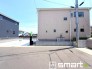 ～閑静な住宅街の立地～
・周辺は閑静な住宅街となっておりますので、静かな暮らしをご実現いただけます。
・前面道路の交通量も多くないので、小さなお子様がいるご家庭でもご安心ですね。
