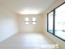 ～２面採光の明るいお部屋～
・洋室は２面採光とする事で穏やかな陽の入る明るい空間となっております。
・くつろぎのプライベート時間を明るい空間で穏やかにお過ごしいただけます。
