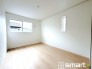 ～２面採光の明るいお部屋～
・洋室は２面採光とする事で穏やかな陽の入る明るい空間となっております。
・くつろぎのプライベート時間を明るい空間で穏やかにお過ごしいただけます。
