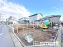～閑静な住宅街の立地～
・周辺は閑静な住宅街となっておりますので、静かな暮らしをご実現いただけます。
・前面道路の交通量も多くないので、小さなお子様がいるご家庭でもご安心ですね。
