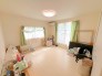 ～２面採光の明るいお部屋～
・洋室は２面採光とする事で穏やかな陽の入る明るい空間となっております。
・くつろぎのプライベート時間を明るい空間で穏やかにお過ごしいただけます。
