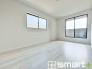 ～２面採光の明るいお部屋～
・洋室は２面採光とする事で穏やかな陽の入る明るい空間となっております。
・くつろぎのプライベート時間を明るい空間で穏やかにお過ごしいただけます。
