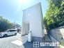 ～閑静な住宅街の立地～
・周辺は閑静な住宅街となっておりますので、静かな暮らしをご実現いただけます。
・前面道路の交通量も多くないので、小さなお子様がいるご家庭でもご安心ですね。
