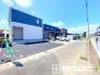 ～閑静な住宅街の立地～
・周辺は閑静な住宅街となっておりますので、静かな暮らしをご実現いただけます。
・前面道路の交通量も多くないので、小さなお子様がいるご家庭でもご安心ですね。
